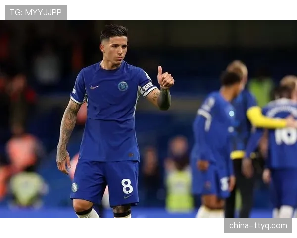 切尔西中场核心合同谈判僵局，俱乐部策略引发球迷讨论